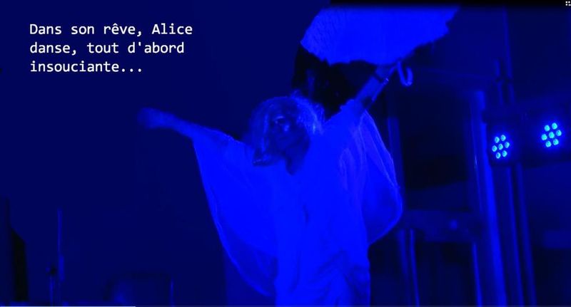 Fichier:Photo wiki 3 Alice danse.jpg