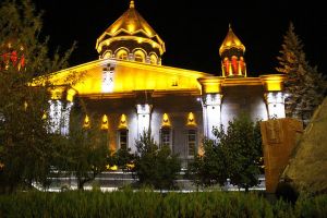 Lia Eglise St Mariam Gyumri 2012.jpg