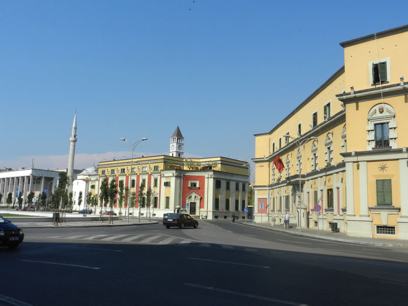 Fichier:Mairie Tirana.jpg
